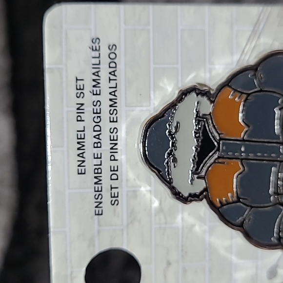 SEINFELD ENAMEL PIN SET - Picture 4 of 6